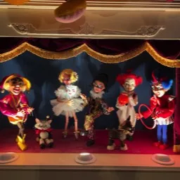 Fotografía de una vitrina animada de Marionetas Pelham.